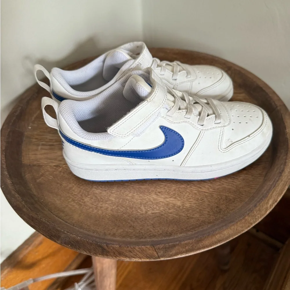 Nike White and Blue Kids' Sneakers - Picture 4 of 5